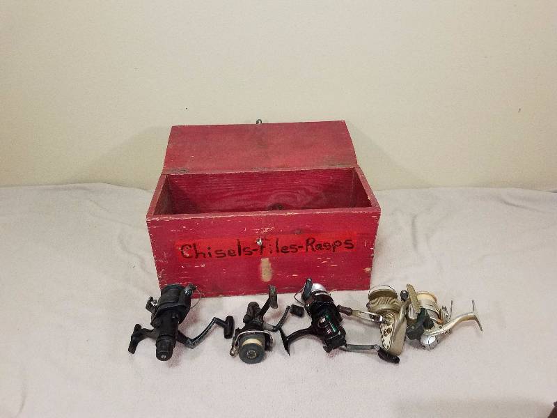 lot 122 image: Wooden Box with 5 Reels