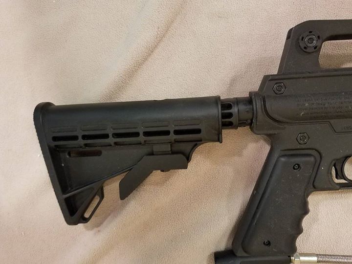 lot 2 image: Alpha Black American Military Assault Riffle Paintball Gun with extras