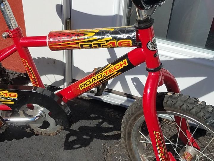 lot 8 image: Boys Rt16 Bike