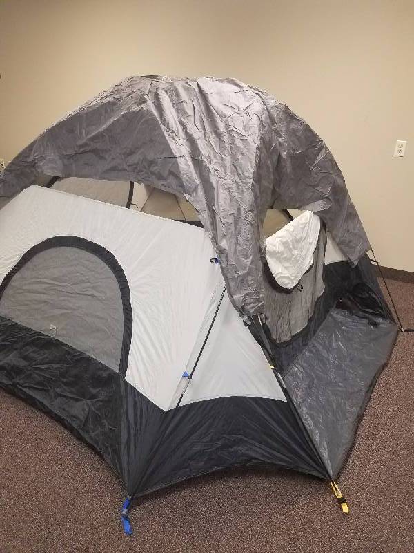 lot 3 image: Eddie Bauer 4 person Tent