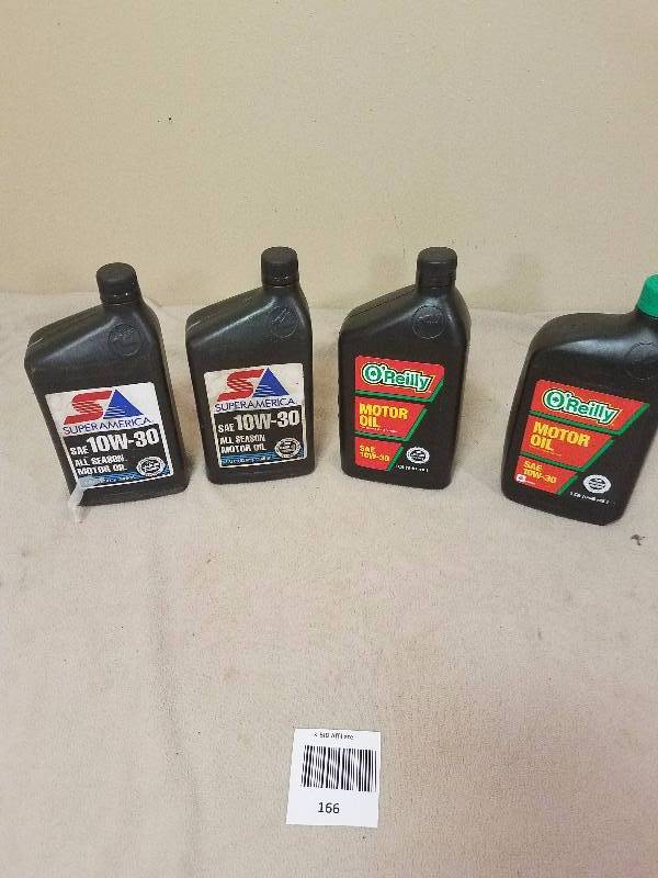 lot 166 image: 4- New 10W-30 Motor Oil