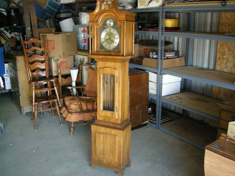 lot 2 image: Vintage Daneker Grandfather Clock