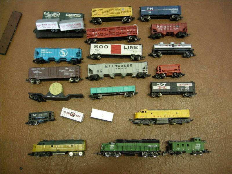 lot 61 image: N Scale Railroad CarsEngines