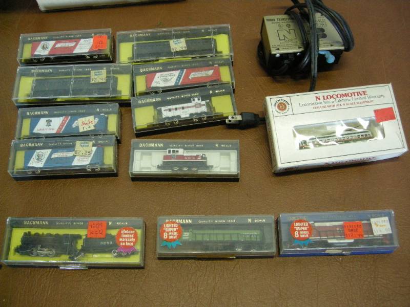 lot 63 image: N Scale Bachmann Railroad Cars