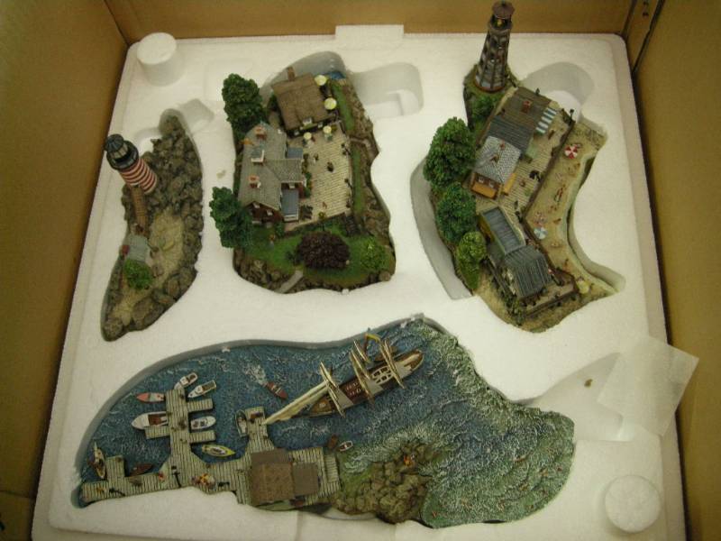 lot 82 image: Danbury Mint Lighthouse Point