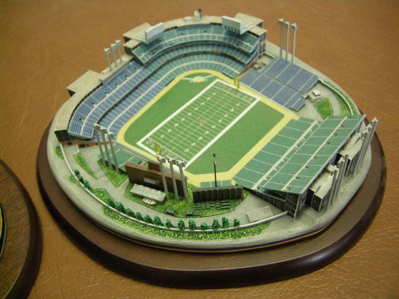 Danbury Mint Vikings Stadiums | Estate Antiques, WWII, Comics, Danbury ...