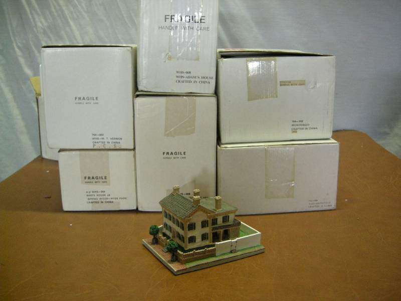 lot 89 image: Danbury Mint Presidential House Group