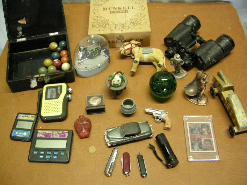 lot 91 image: Vintage NikNaks Lot