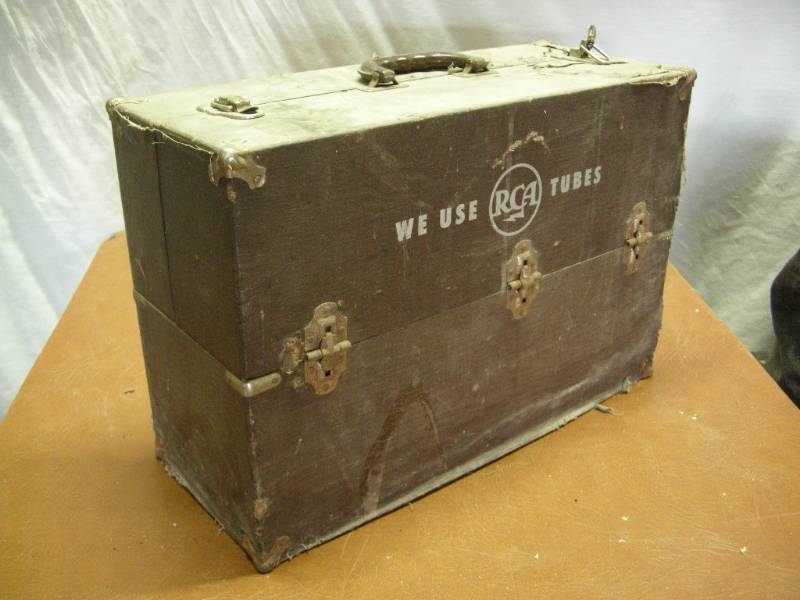lot 96 image: Vintage RCA Serviceman Travel Case