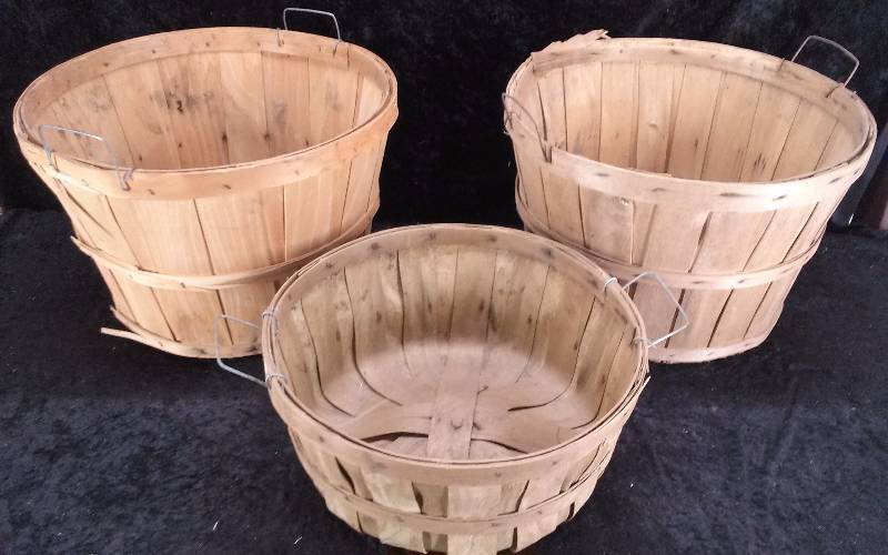Lot - Bushel Baskets