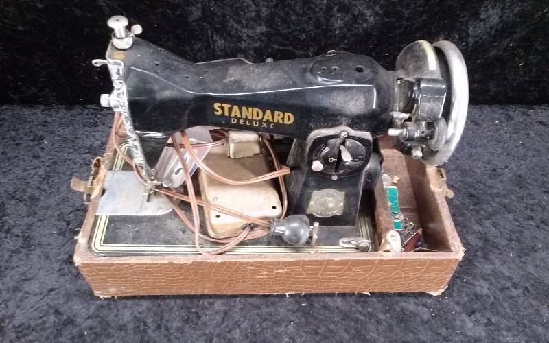 Vintage Sewing Machine in Case - Standard Deluxe