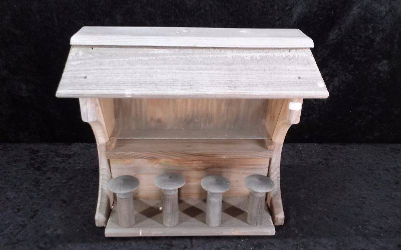 Cedar Birdfeeder