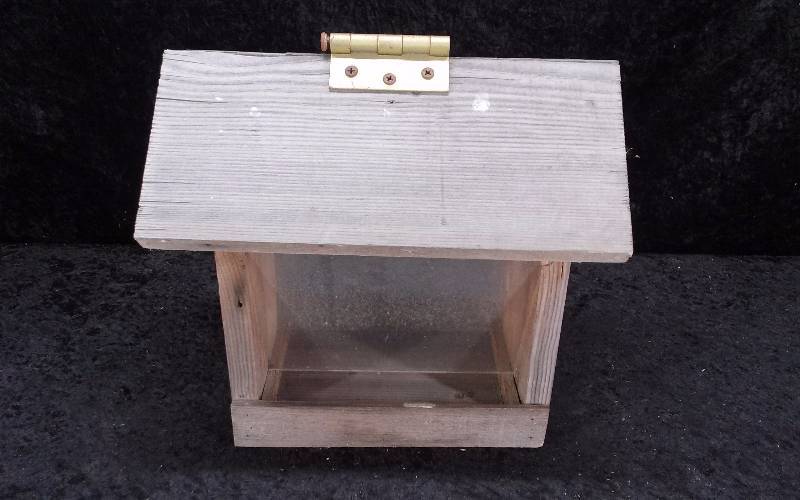 Cedar Birdfeeder