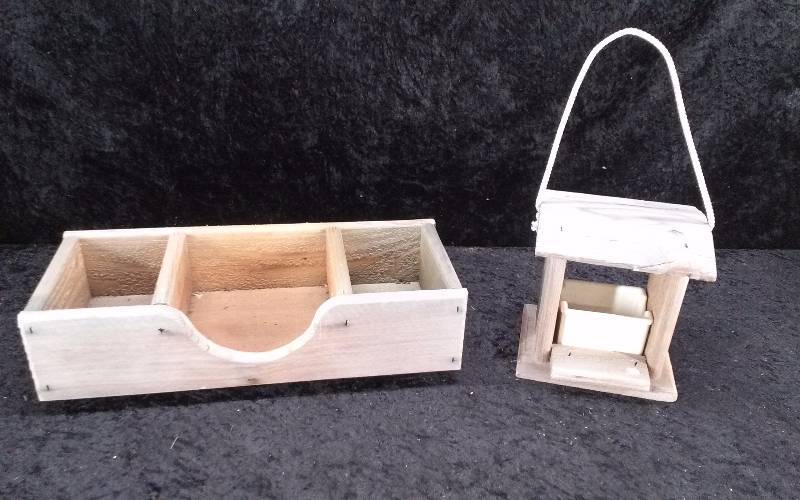 Lot - Cedar Planter & Feeder