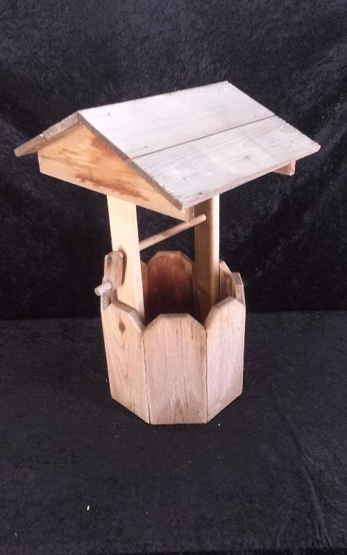 Cedar Wishing Well Planter