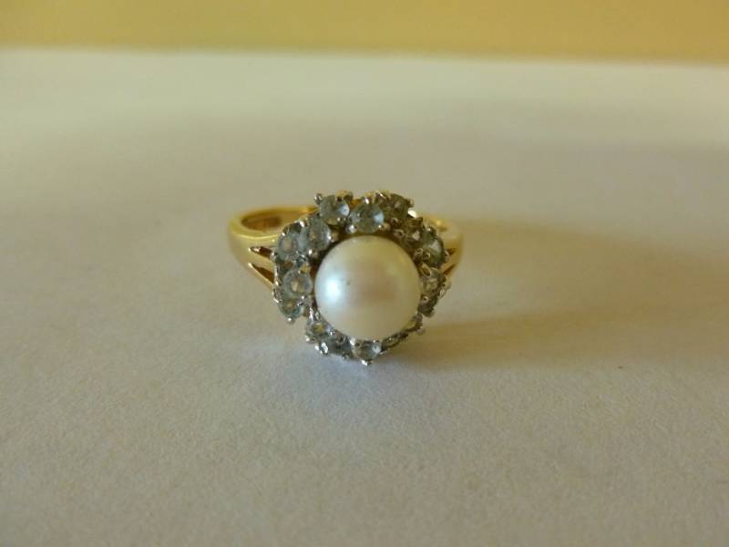 lot 5 image: Ladies Ring