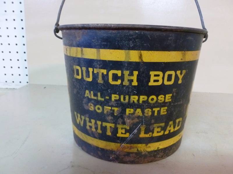 lot 9 image: Vintage Paint Bucket