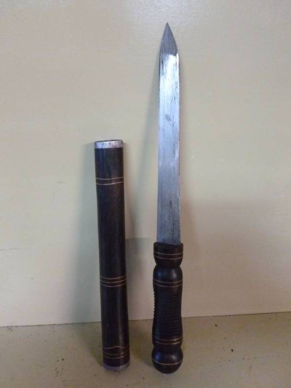 lot 16 image: Knife