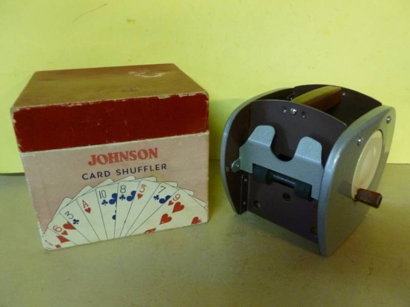 lot 17 image: Vintage Card Shuffler