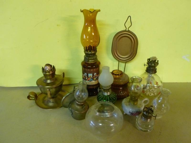 lot 20 image: Oil Lamps