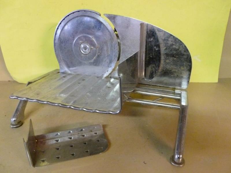 lot 26 image: Meat Slicer