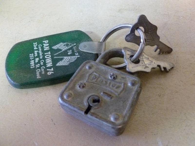 lot 48 image: Vintage Lock
