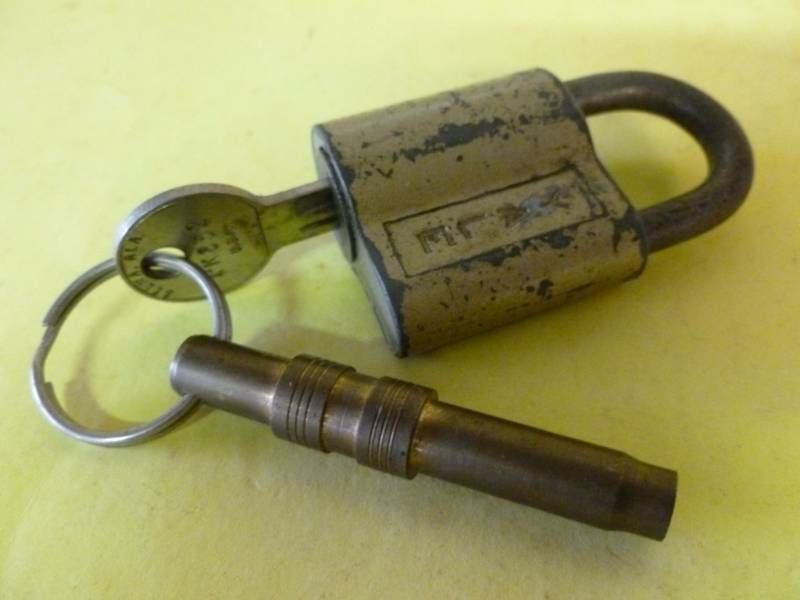 lot 49 image: Vintage Lock