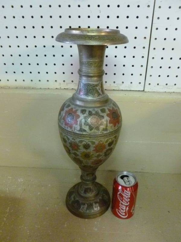 lot 70 image: Vintage Brass Vase