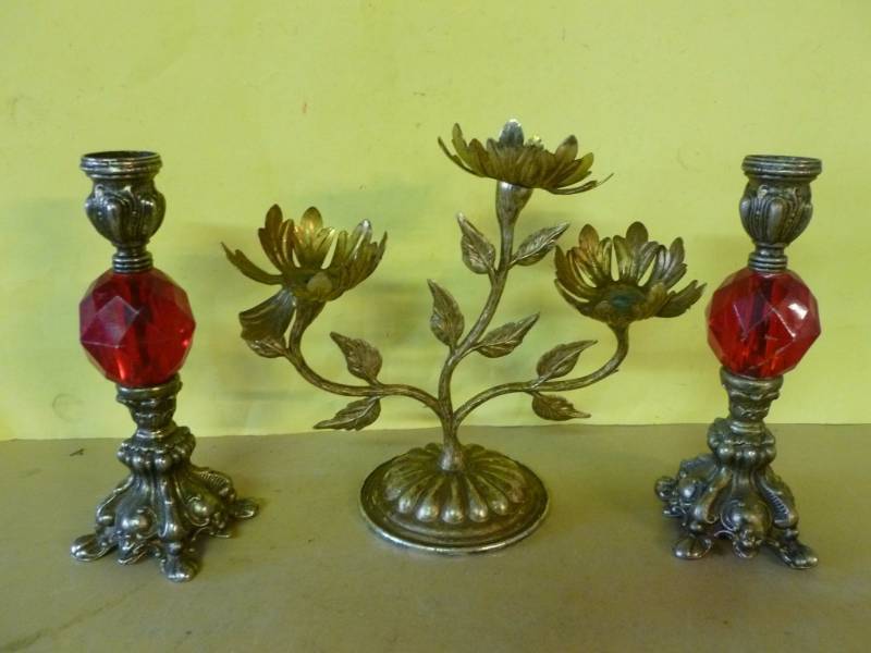 lot 71 image: Decorative