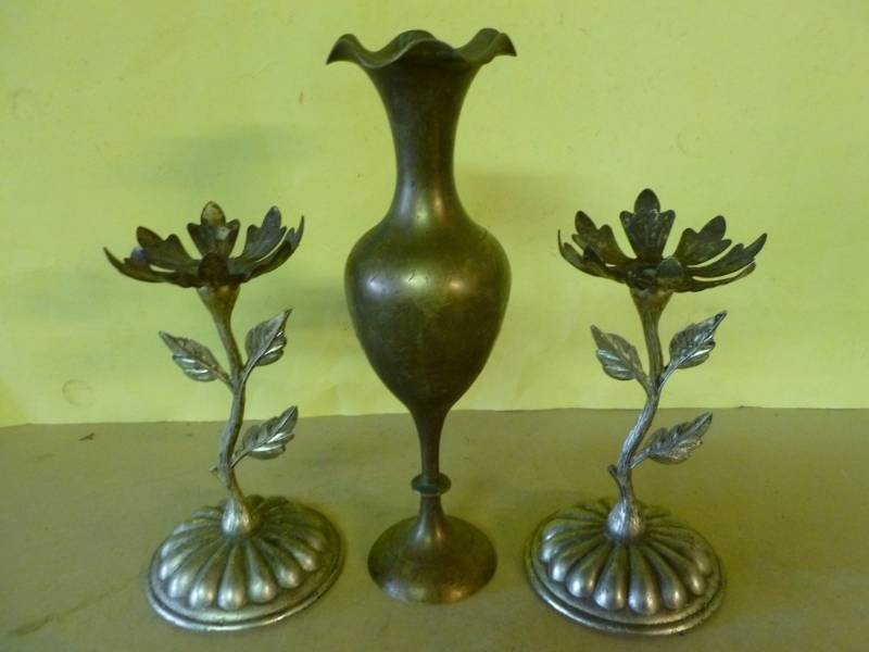 lot 72 image: Brass Vase