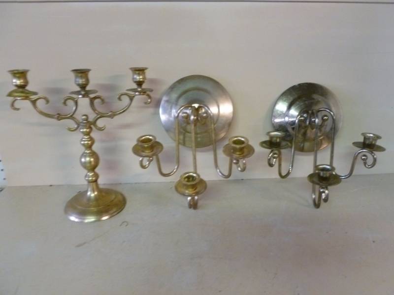 lot 73 image: Decorative