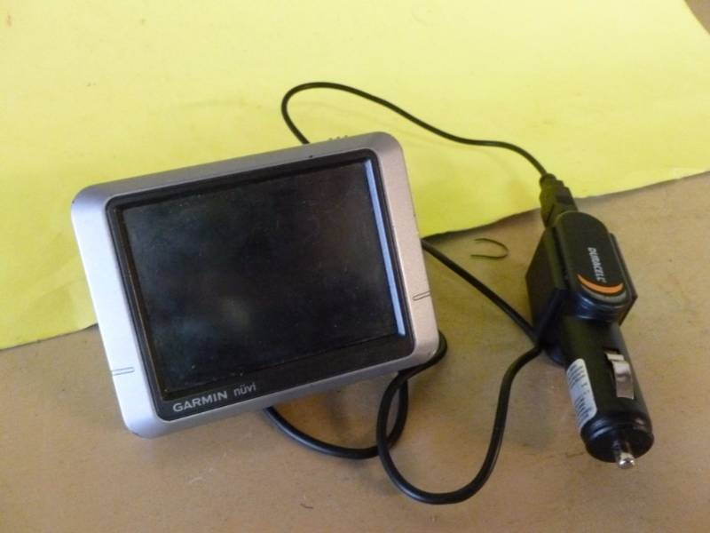 lot 77 image: Garmin Nuvi GPS