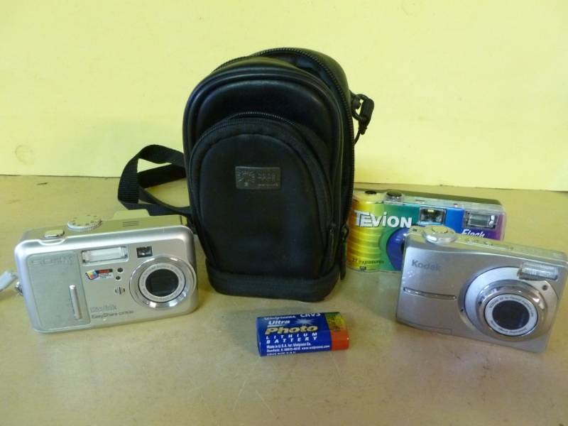 lot 86 image: Cameras