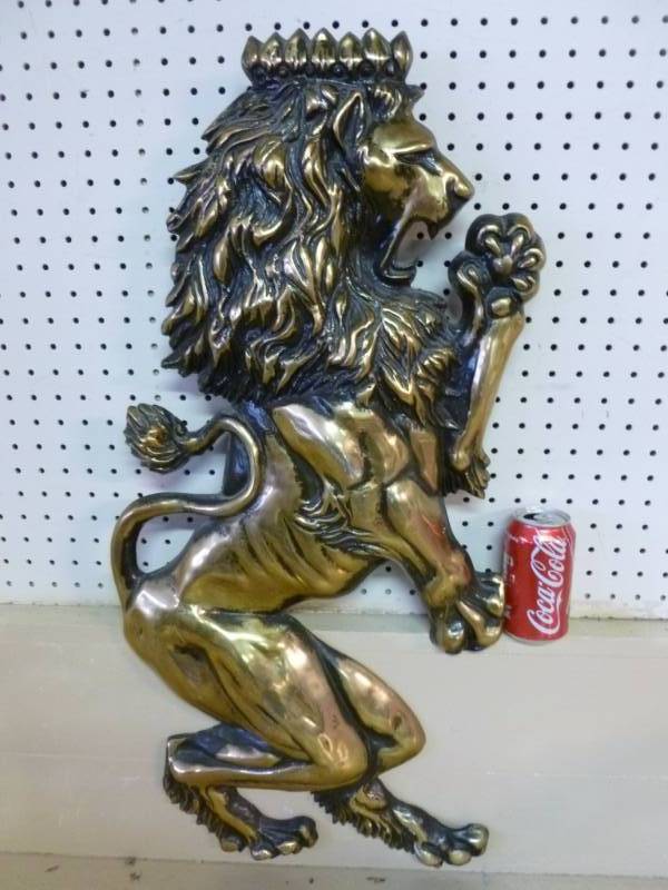 lot 102 image: Vintage Cast Metal Lion Decoration