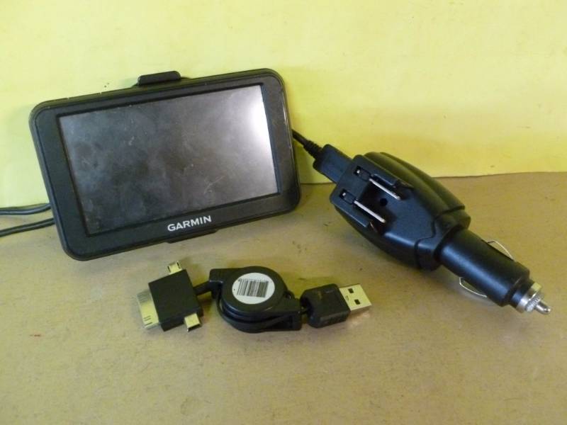lot 107 image: Garmin Nuvi GPS