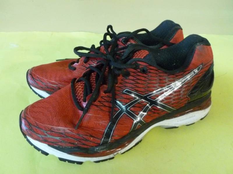 lot 113 image: Asics Shoes