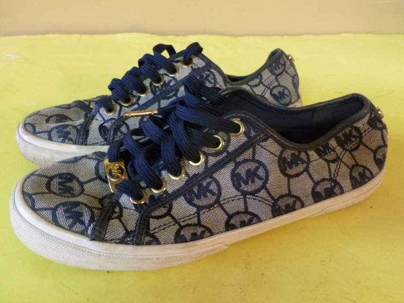 lot 115 image: Michael Kors Shoes