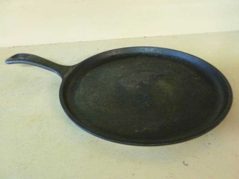 lot 123 image: Cast Iron Pan