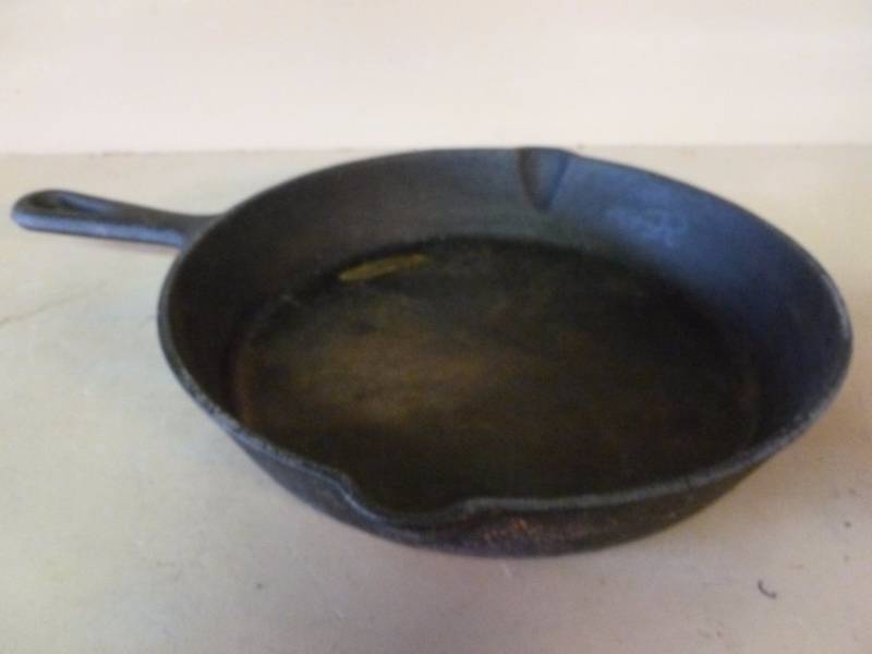 lot 125 image: Cast Iron Pan