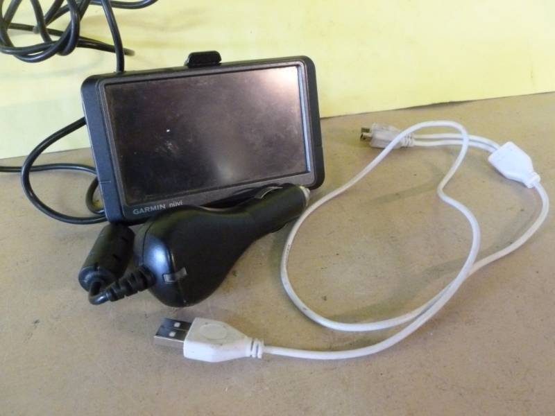lot 156 image: Garmin Nuvi GPS
