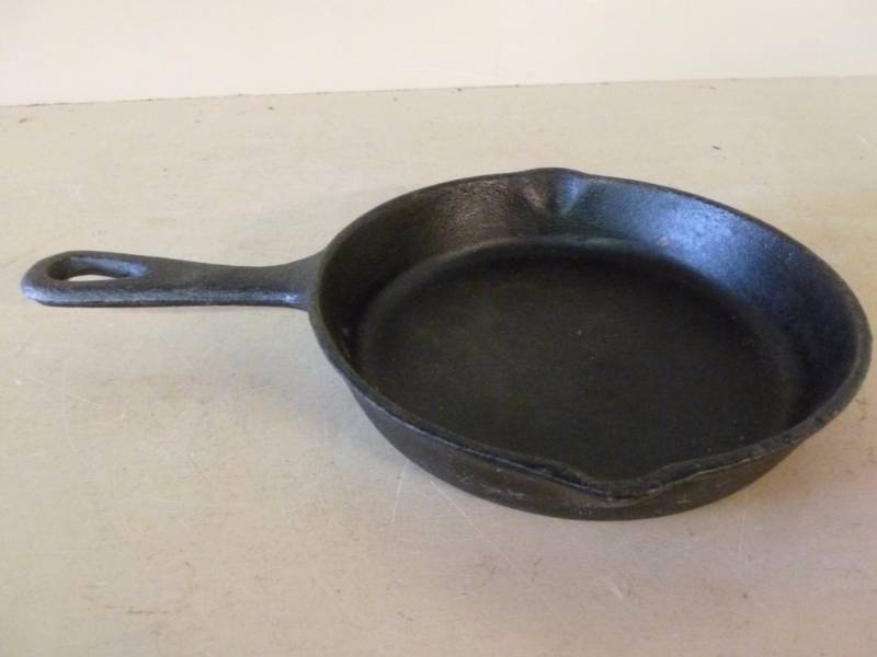 lot 183 image: Cast Iron Pan