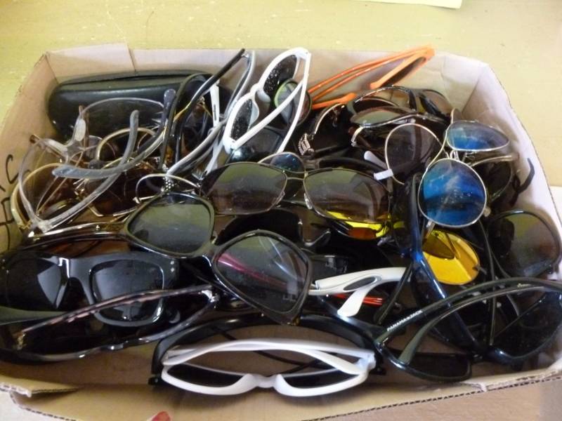 lot 190 image: Sunglasses