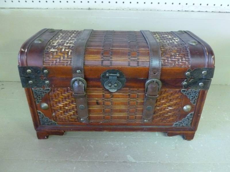 lot 194 image: Keepsake Box