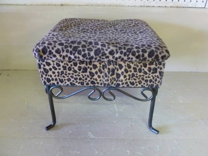 lot 196 image: Sewing Box