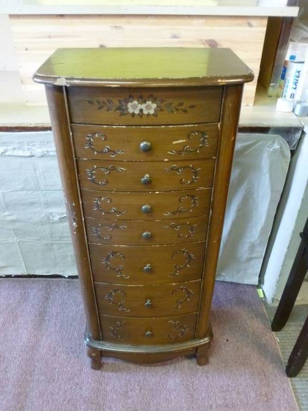 lot 197 image: Jewelry Cabinet