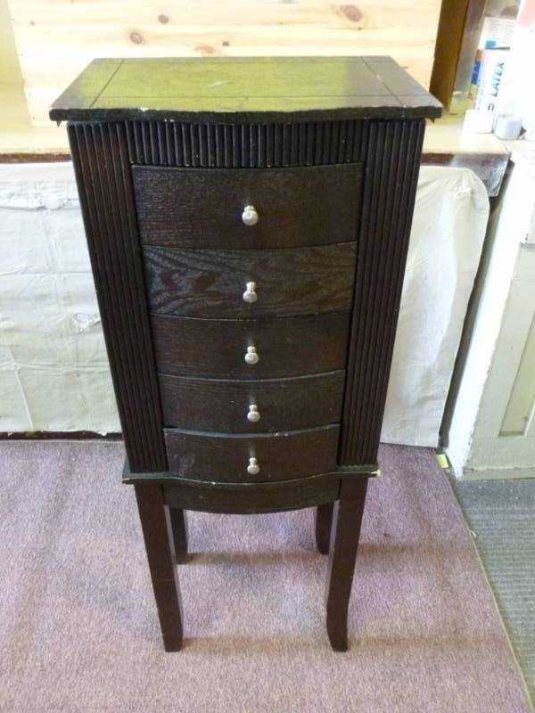 lot 198 image: Jewelry Cabinet