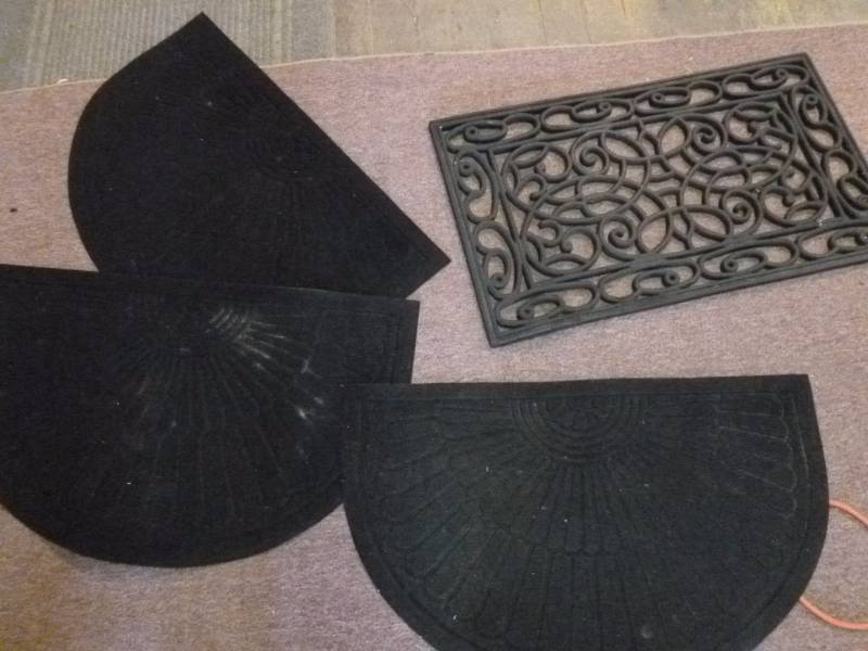 lot 205 image: Floor Mats