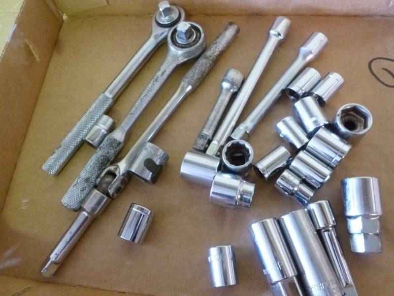 lot 216 image: Sockets