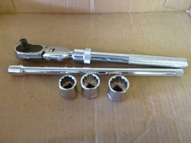 lot 217 image: Sockets