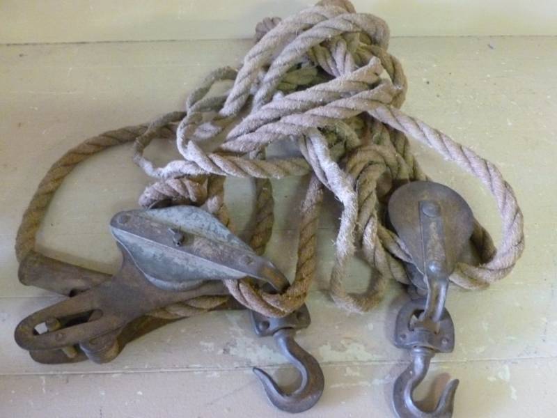 lot 261 image: Vintage Block & Tackle
